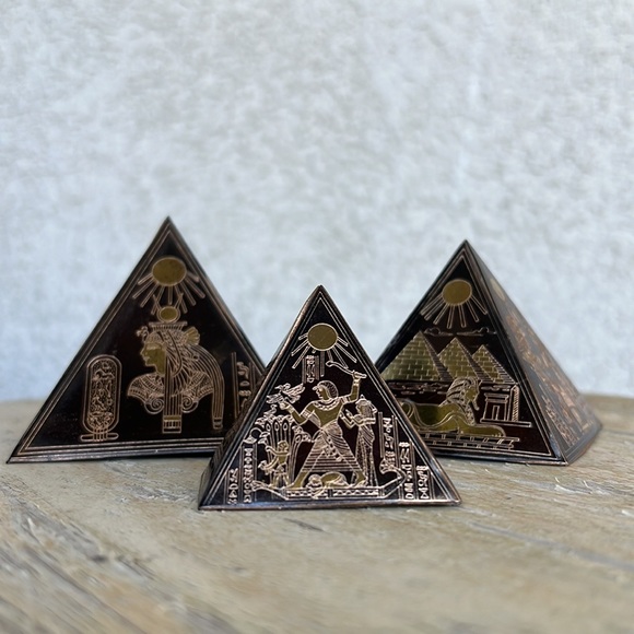 Vintage Three Egyptian Etched Brass Pyramids - Picture 5 of 16